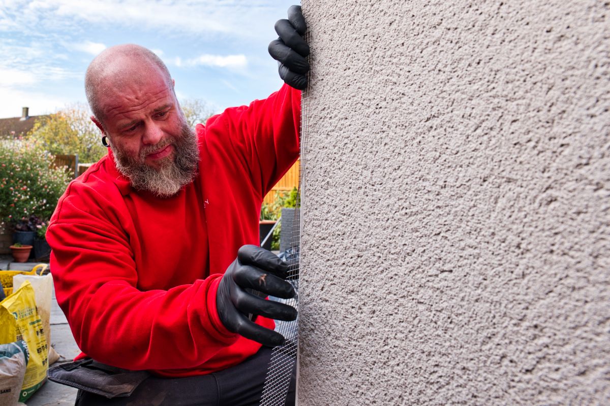 Rats climbing up outside of building